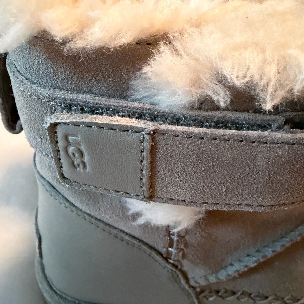 UGG Gray buckle strap boots with Cream Lining..New without tags. - Picture 4 of 5